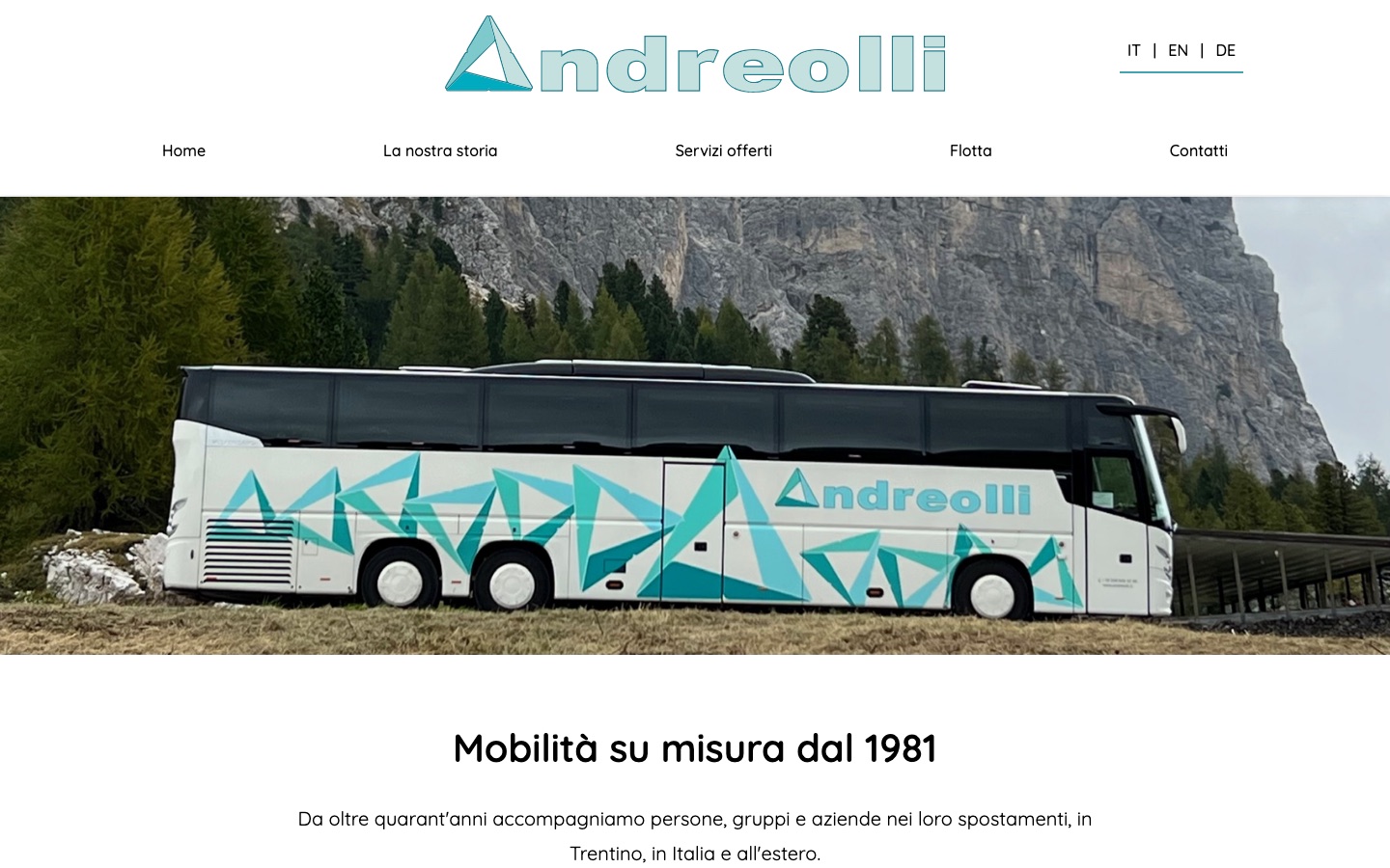 La home di andreolli.it su desktop, con il pullman davanti alle Dolomiti